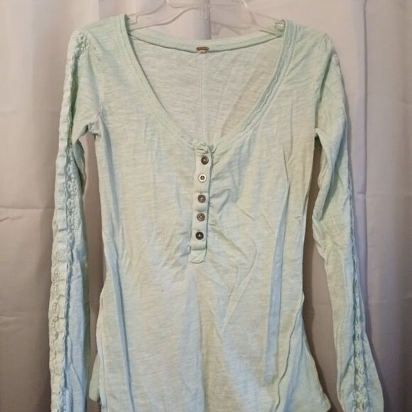 FREE PEOPLE Shell Lace Henley T-shirt Top XS Blue Scoop neck blouse Boho Long Sl - Picture 2 of 9
